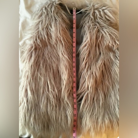 MINKPINK GRAY FAUX FUR VEST SIZE XS/S WOMENS - Picture 3 of 6